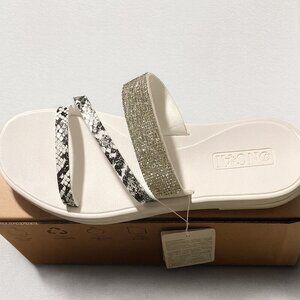 NWT NCAI Women's White & Silver Asymmetric Strappy Sandals - Size 8